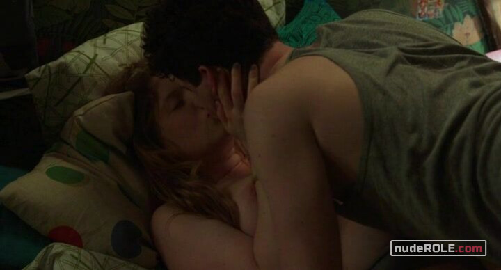 5. Charlotte 1 nude – Week-ends (2014)