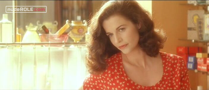 1. Mathilde sexy – The Hairdresser's Husband (1990)