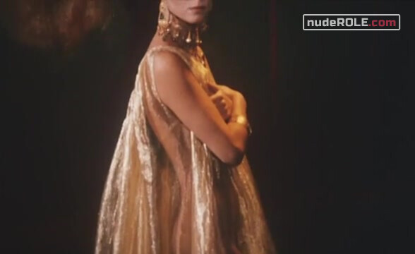 5. Domitilla (segment: Nuits romaines) sexy – The Oldest Profession (1967)