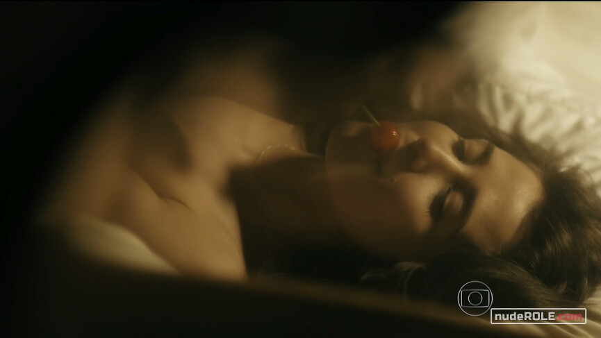 7. Cristiane sexy, Angélica nude – Eu Que Amo Tanto s01e03 (2014)