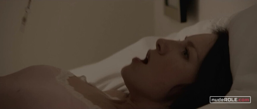 3. Sally sexy, Jen nude , Bathing Bar Girl nude – The Wolf (2012)