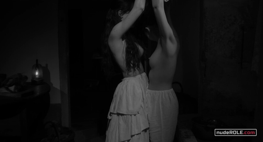 12. Elisa nude, Marcela nude – Elisa & Marcela (2019)