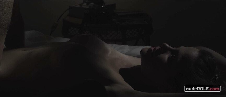 1. Mika nude – Azul Marinho Preto e Branco (2010)