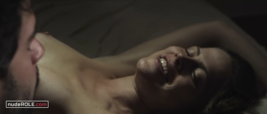 10. Mika nude – Azul Marinho Preto e Branco (2010)