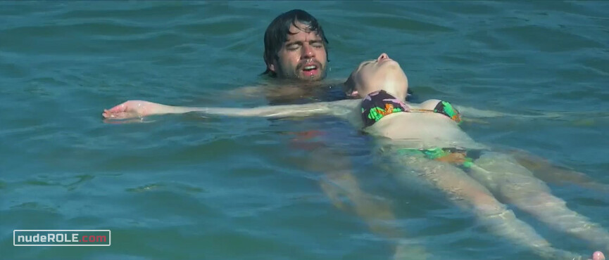 12. Mika nude – Azul Marinho Preto e Branco (2010)