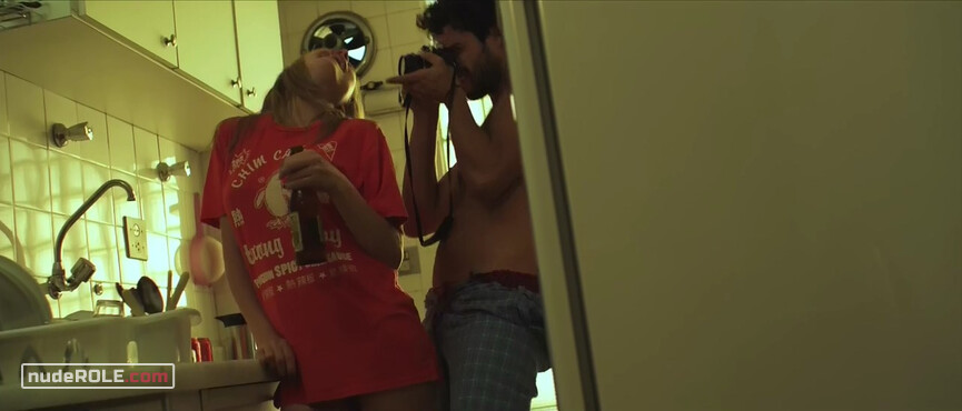 5. Mika nude – Azul Marinho Preto e Branco (2010)