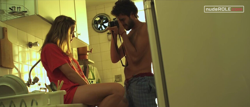 6. Mika nude – Azul Marinho Preto e Branco (2010)