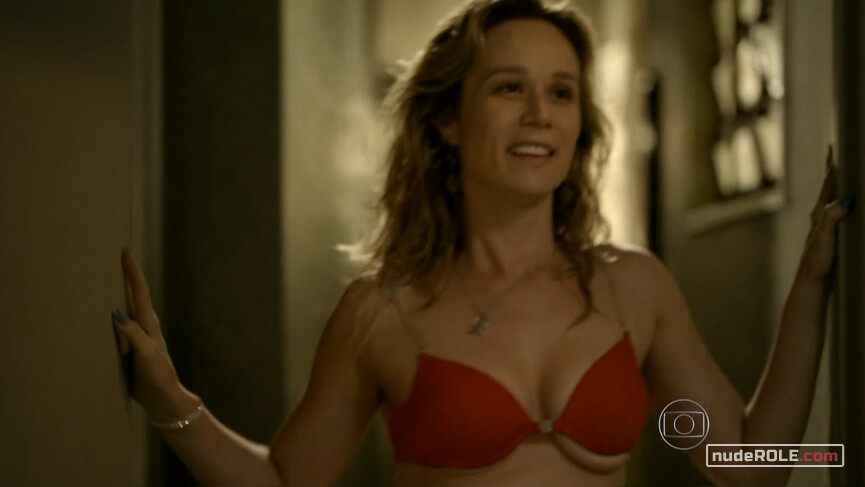 5. Leididai de Oliveira Fontes nude – Eu Que Amo Tanto s01e01 (2014)