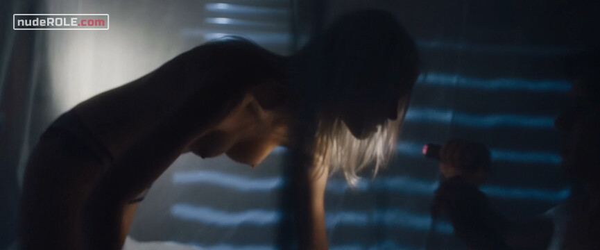 1. Anna nude , Maude sexy – Anna (2019)
