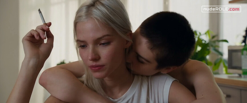 11. Anna nude , Maude sexy – Anna (2019)