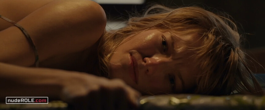 8. Anna nude , Maude sexy – Anna (2019)