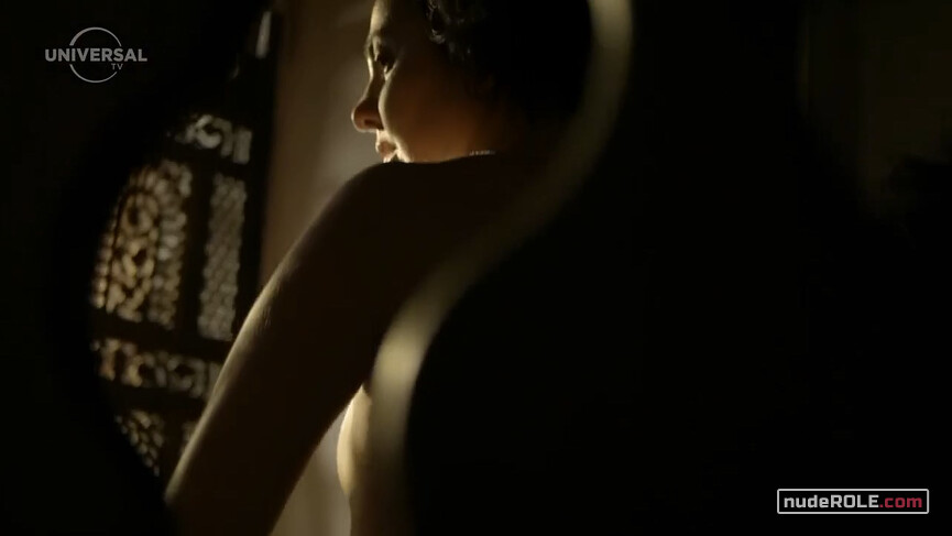 3. Núbia nude – Jungle Pilot s01e01 (2019)