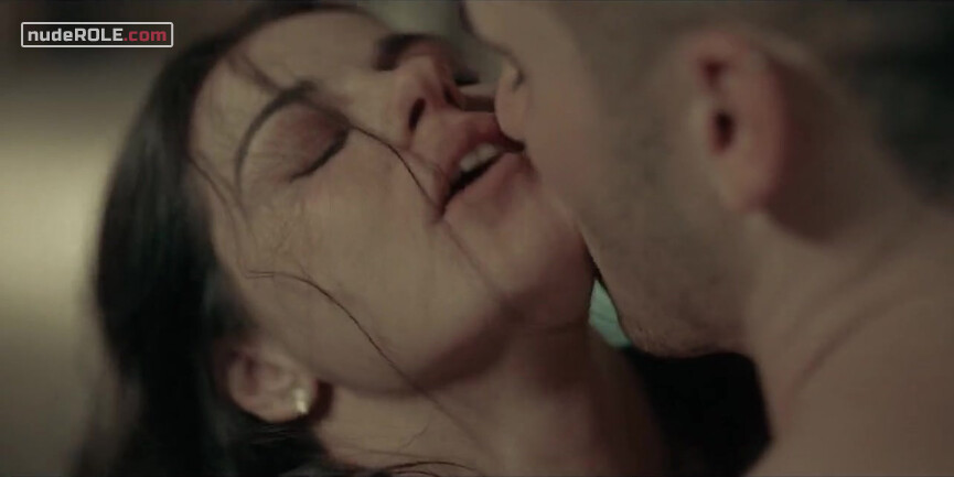 7. Alma Solares sexy – Dark Desire (2020)