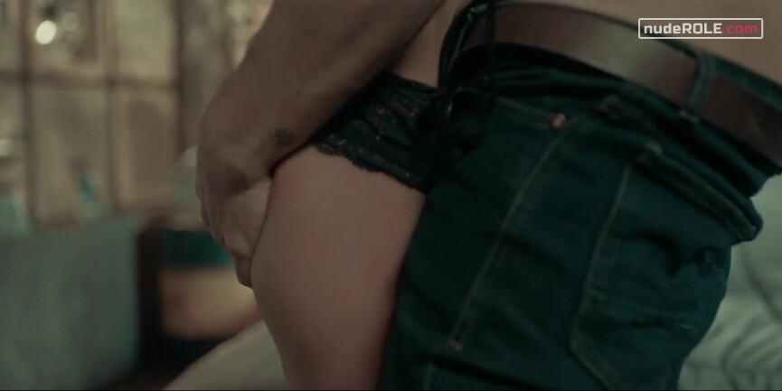 8. Alma Solares sexy – Dark Desire (2020)