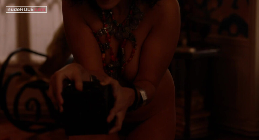 3. Zohra nude – Curiosa (2019)