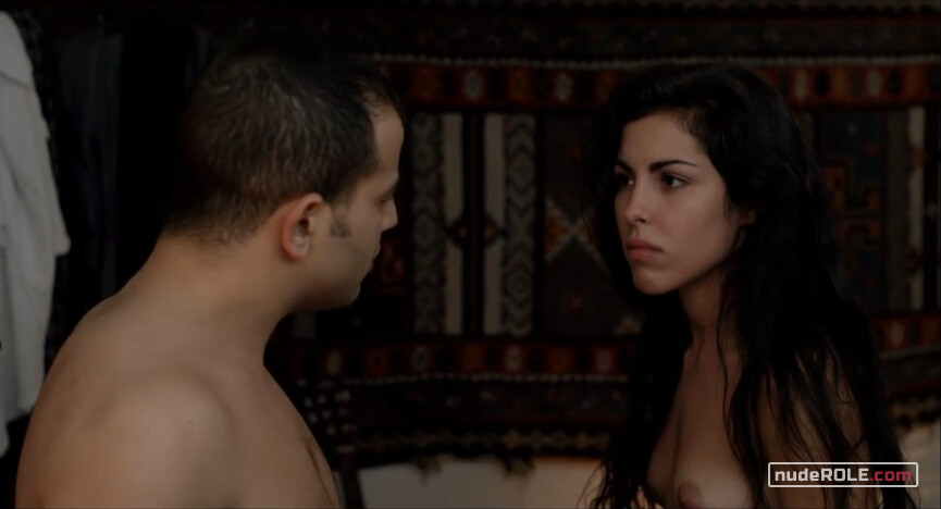 1. Yasmine nude – Yasmine et la Révolution (2011)
