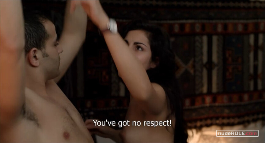 5. Yasmine nude – Yasmine et la Révolution (2011)