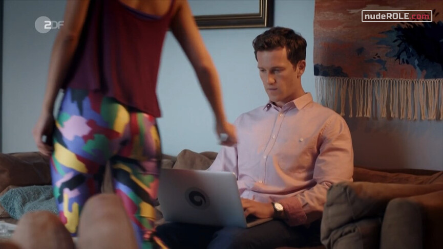 3. Lucia sexy – Just Push Abuba s01e01-03 (2018)