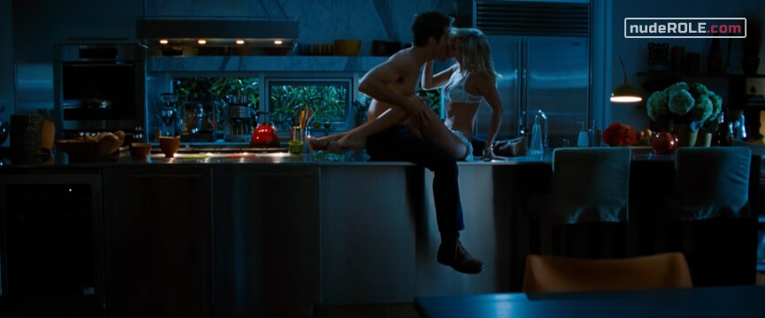 6. Lauren sexy – This Means War (2012)