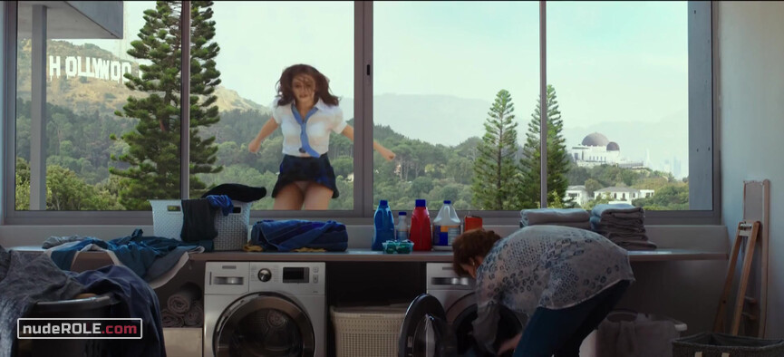 12. Shelly 'Elle' Evans sexy – The Kissing Booth (2018)