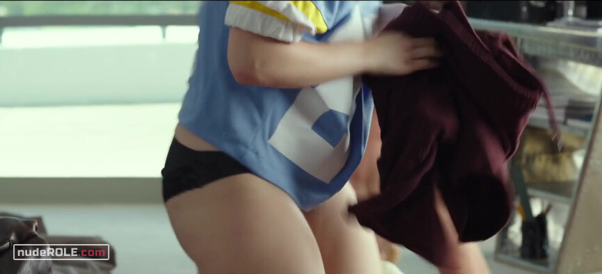 9. Shelly 'Elle' Evans sexy – The Kissing Booth (2018)