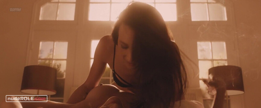3. Harry Fox nude , Irina Solokov sexy – The Con Is On (2018)