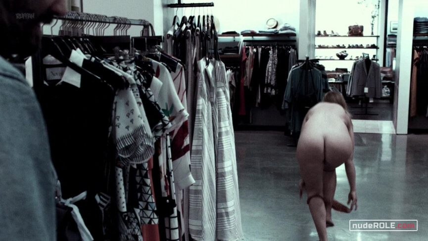 3. April nude – Fashionista (2016)