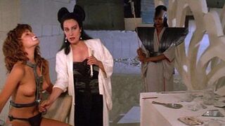 Gwendoline nude – Gwendoline (1984)