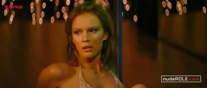 2. Giulia nude , Eva sexy – Giulia Doesn't Date at Night (2009)