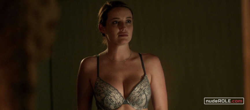 2. Gwynneth Kealey sexy – Serpent (2017)