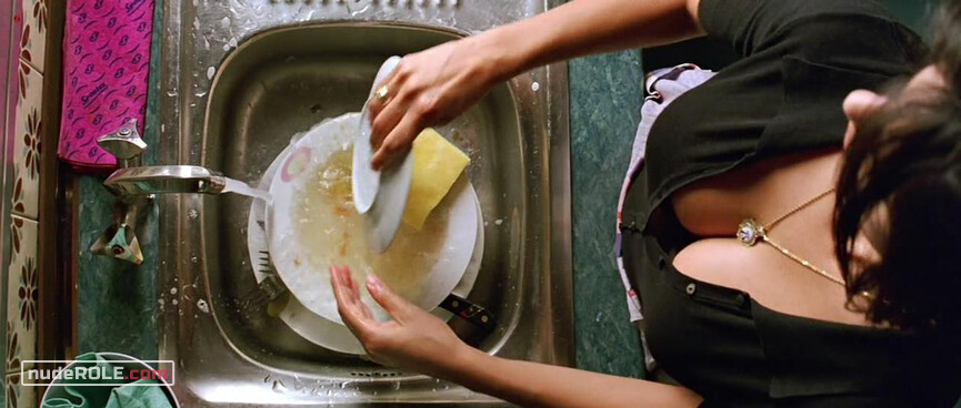 2. Raimunda nude, Paula sexy – Volver (2006)