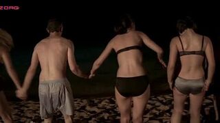 Laura Rosen sexy, Tripler sexy – The Romantics (2010)