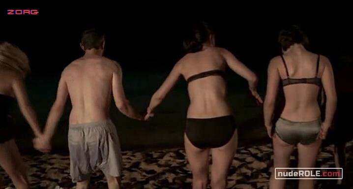 1. Laura Rosen sexy, Tripler sexy – The Romantics (2010)