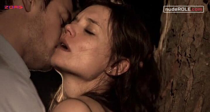 2. Laura Rosen sexy, Tripler sexy – The Romantics (2010)