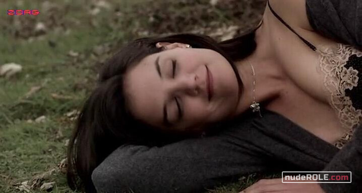 3. Laura Rosen sexy, Tripler sexy – The Romantics (2010)