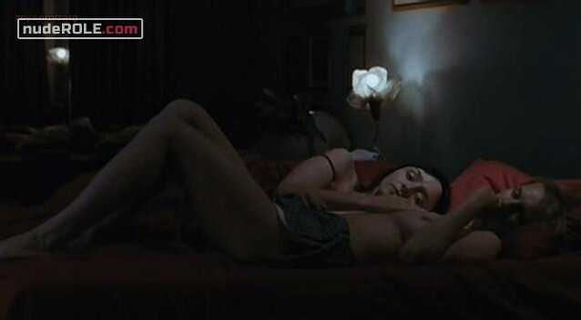 2. Mara nude , Anna sexy – Shelter Me (2007)