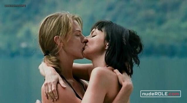 3. Mara nude , Anna sexy – Shelter Me (2007)