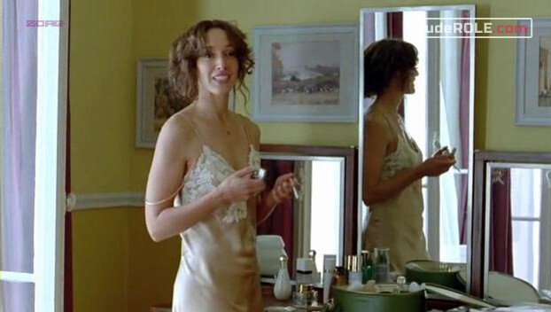 1. L'Américaine sexy – Queen to Play (2009)