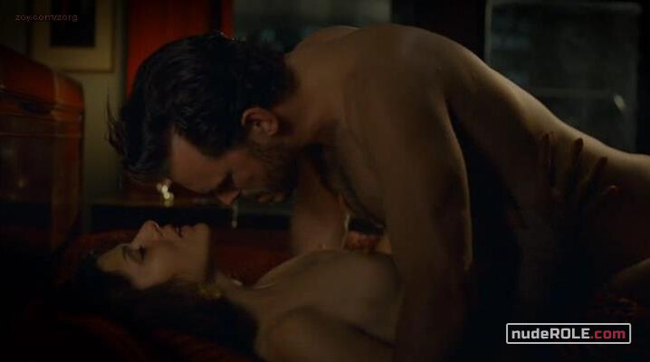 2. Laura nude, Jan sexy – Factotum (2005)