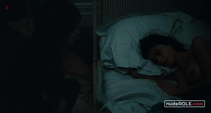 1. Laura nude – Bus Palladium (2010)