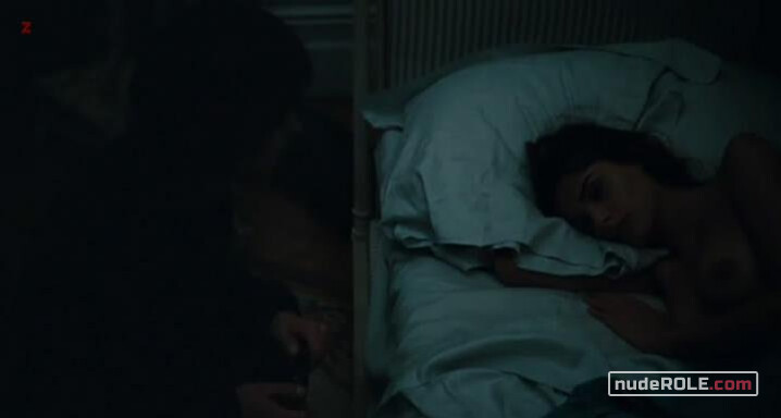 2. Laura nude – Bus Palladium (2010)