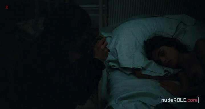 3. Laura nude – Bus Palladium (2010)