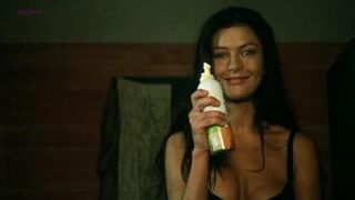 Chloe sexy – Blue Juice (1995)
