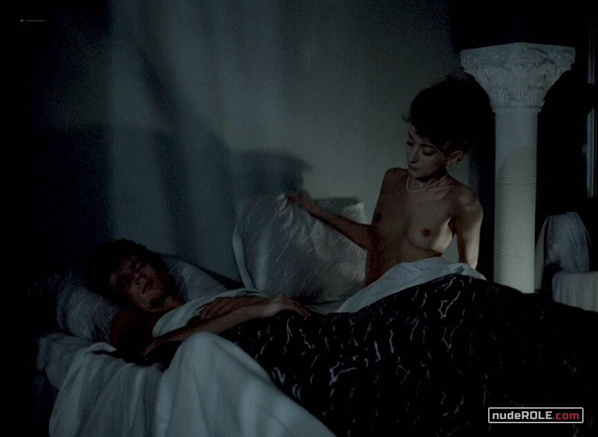 2. Louise nude – Full Moon in Paris (1984)