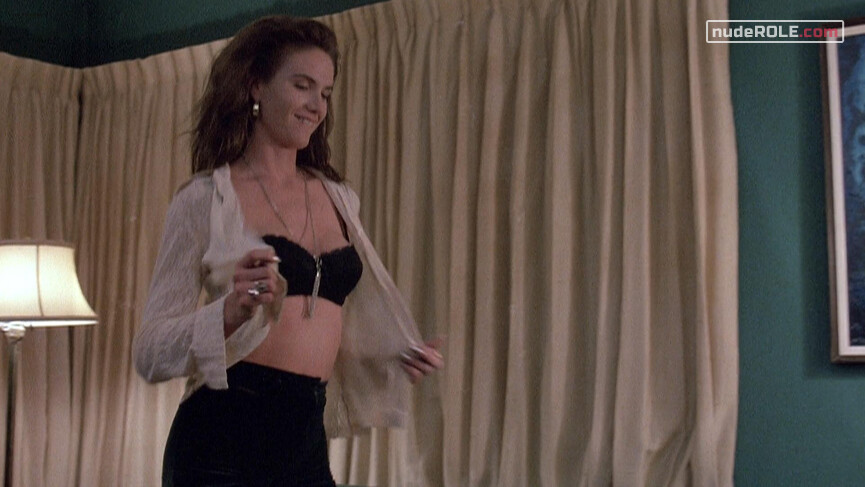 2. Dianne nude , Nadine sexy – Drugstore Cowboy (1989)