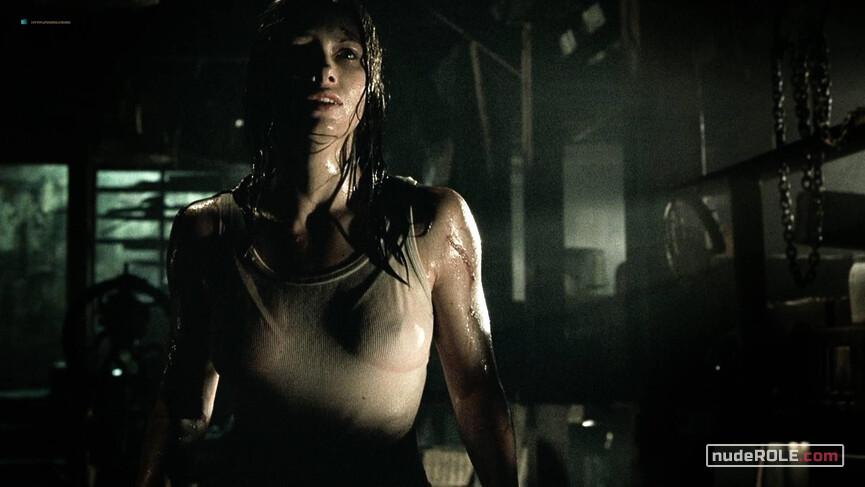 3. Erin sexy – The Texas Chainsaw Massacre (2003)