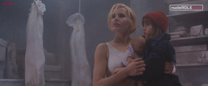 2. Samantha Caine (Charly) sexy – The Long Kiss Goodnight (1996)