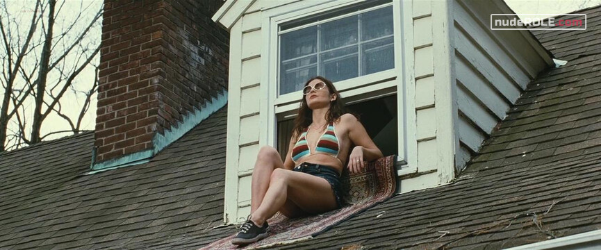 2. Adrianna Bragg sexy, Brenda Bartlett sexy – Lymelife (2008)