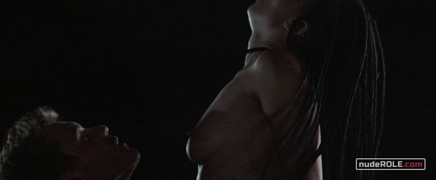 6. Roxxy nude – Vincent N Roxxy (2016)
