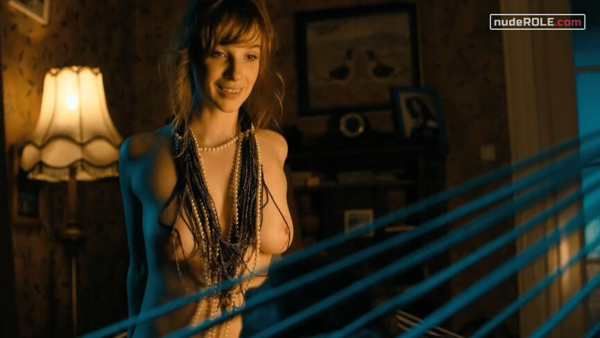 2. Sarlota nude – Men in Hope (2011)